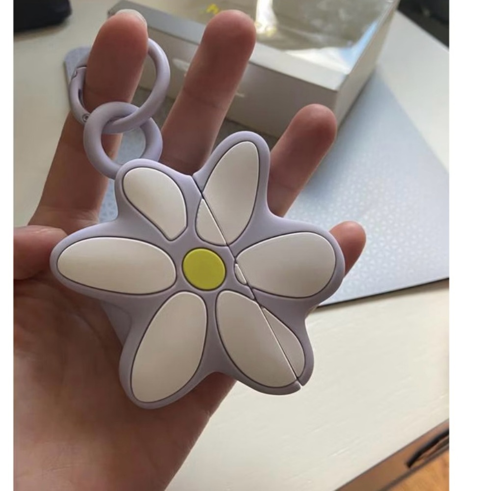 NIB Heyday Daisy Earbud Case Cover fits gen 3